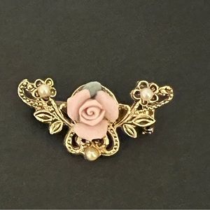 Good preowned gold tone brooch with a beautiful pink Center flower